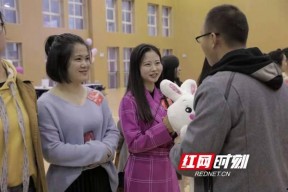 娱乐吃瓜酱牵手八分钟,揭秘明星恋情背后的故事